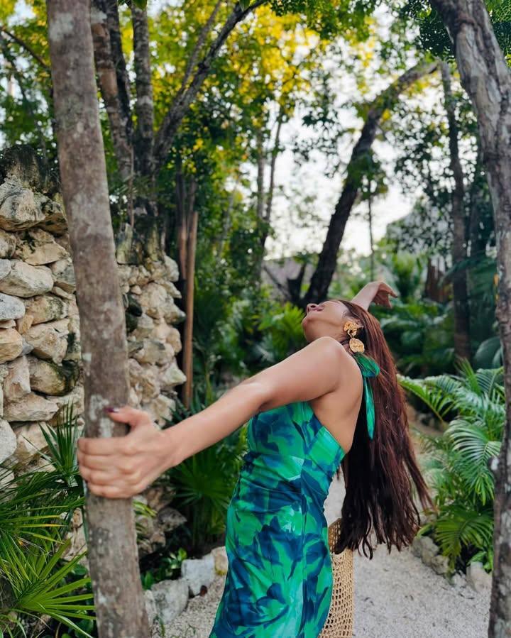 malvika-mohan-new-photo-shoot